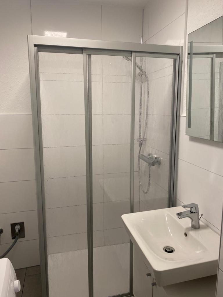 Zur Schleuse - Ferienwohnung Bis 6 Personen Mit Gem Garten 로스토크 외부 사진