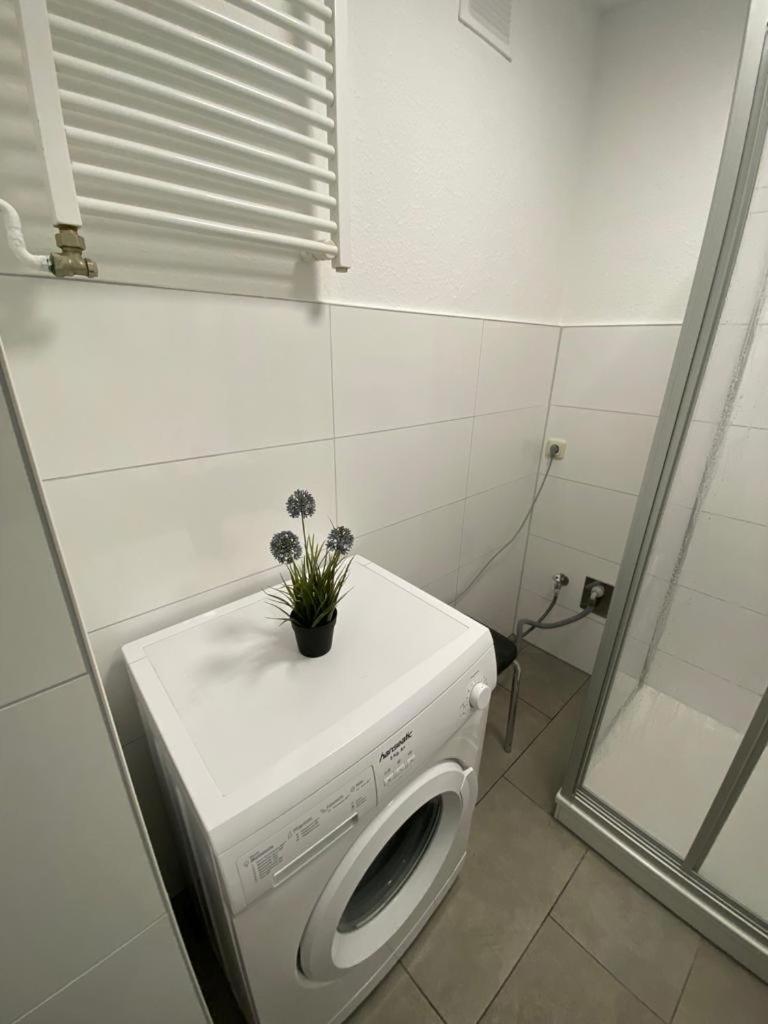 Zur Schleuse - Ferienwohnung Bis 6 Personen Mit Gem Garten 로스토크 외부 사진