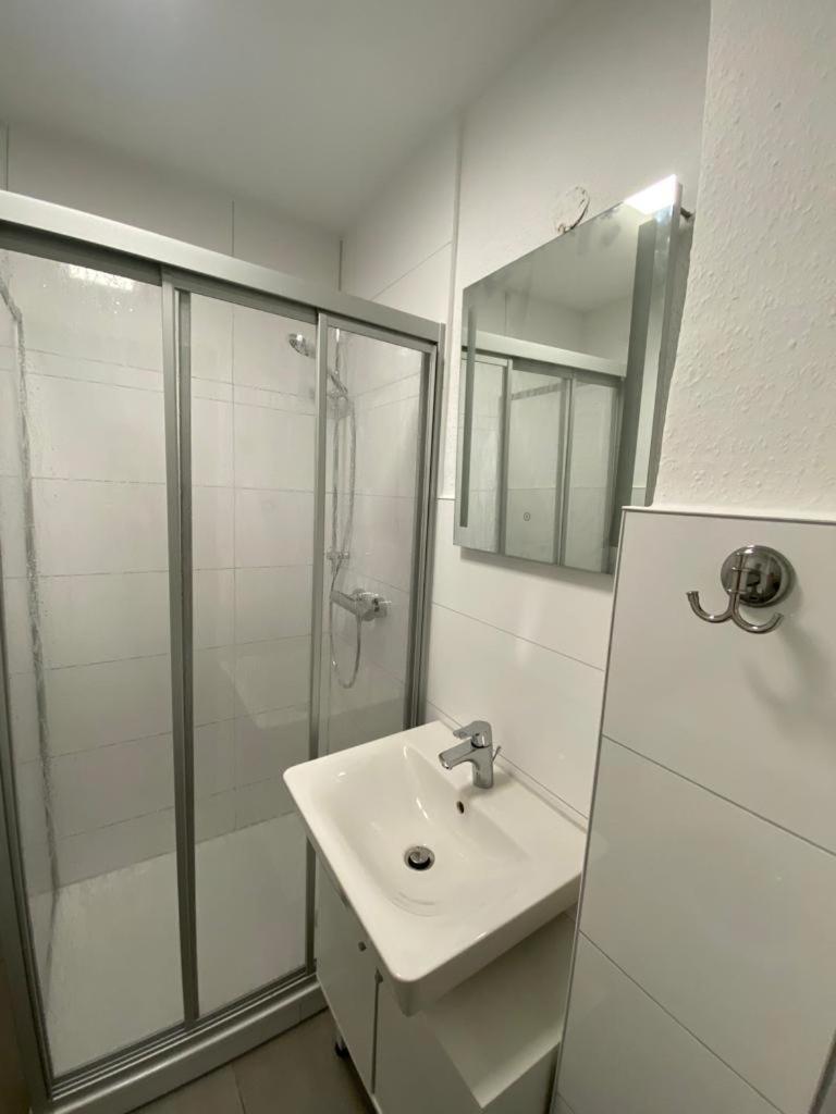 Zur Schleuse - Ferienwohnung Bis 6 Personen Mit Gem Garten 로스토크 외부 사진